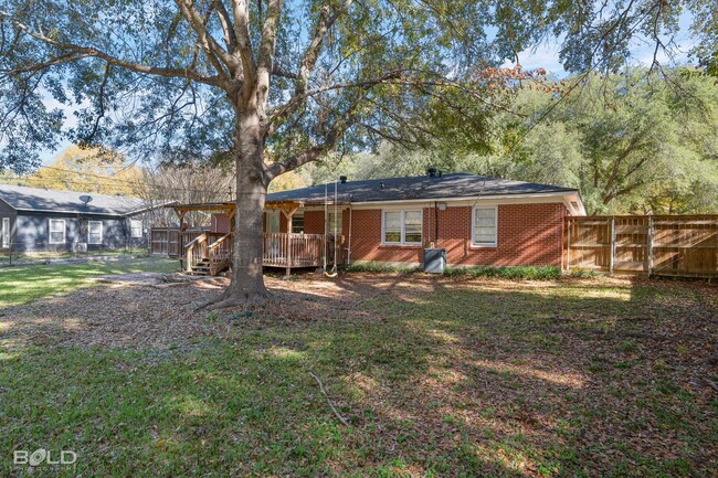 Building Photo - Cute 3 Bedroom 1.5 Bath