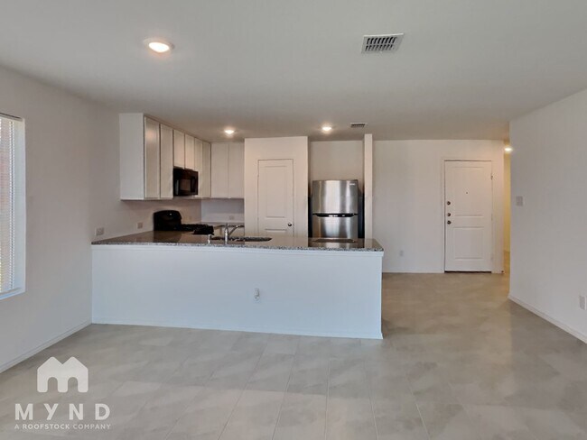 Building Photo - 1837 Lotus St