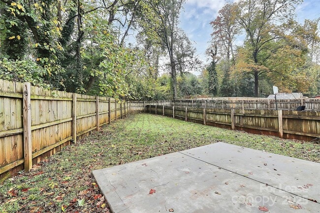 Building Photo - 2213 Kennesaw Dr