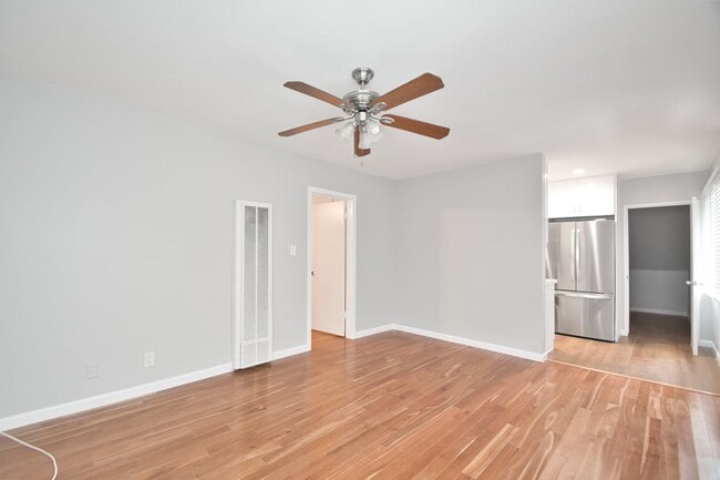 Building Photo - 221 39th St