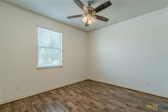 Building Photo - 124 Mary Max Cir