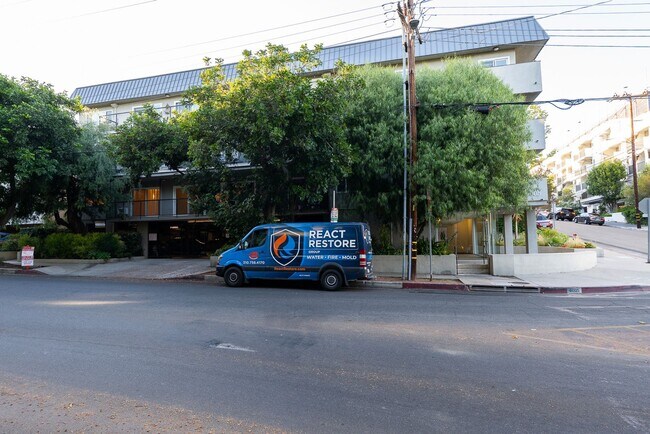 Building Photo - Fully remodeled 2BR/2BA Condo in prime West Hollywood!