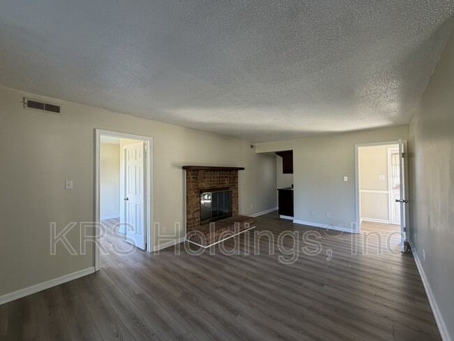 Building Photo - 917 Timber Creek Pl