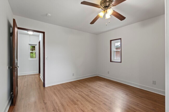 Building Photo - READY FOR MOVE IN! Don't miss this UPDATED 3-bedroom in Forest Hills!