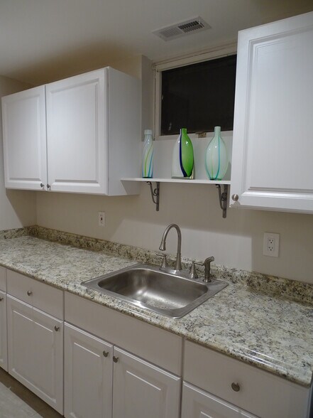 Kitchen - 5652 Barrymore Rd