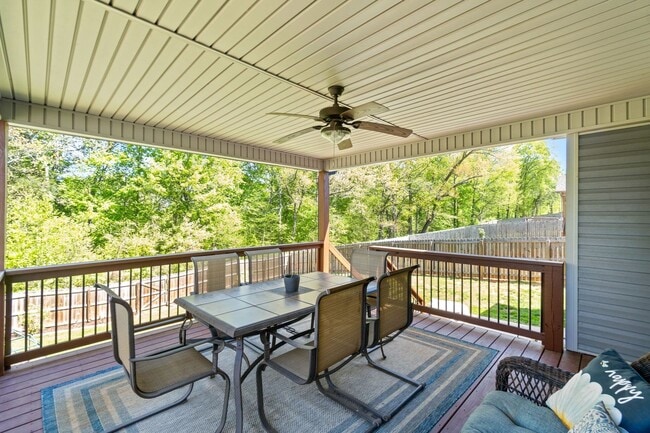 Building Photo - 4 Bedroom Near Post With River Access For ...