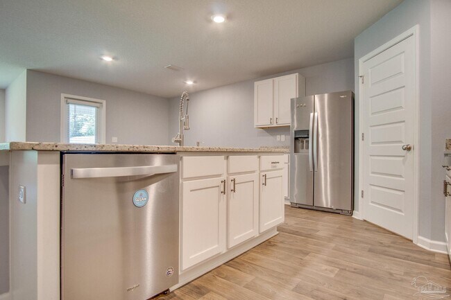 Building Photo - 7328 Lakeside Oak Ct