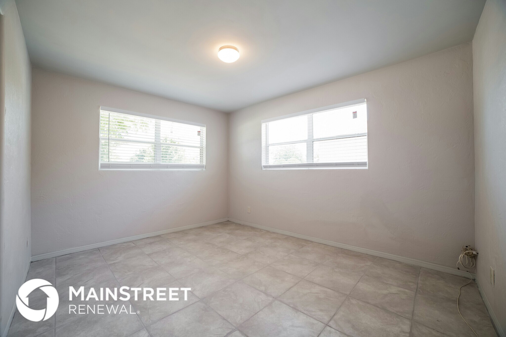 Building Photo - 926 Lewis Dr