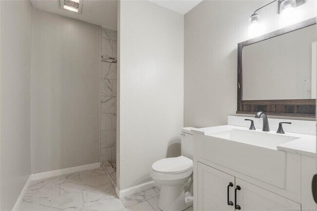 Building Photo - 417 W Birmingham St