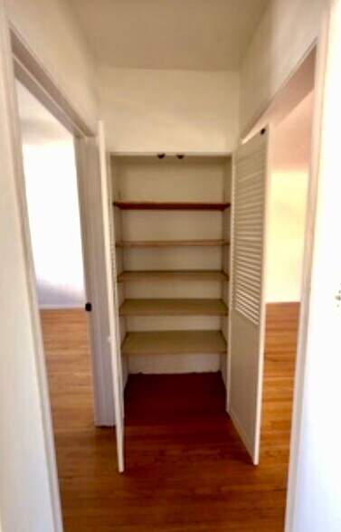 Building Photo - 6089 Cashio St