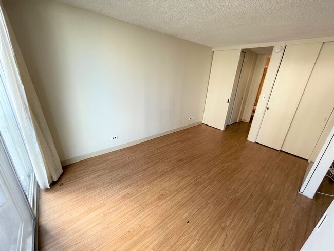 Building Photo - 2 Bedroom, 2 Bathroom w/ AC & INCLUDES ELECTRICITY Available Now!