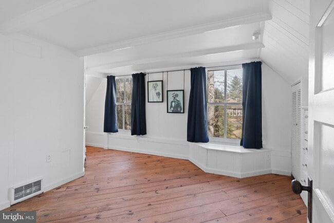 Building Photo - 206 Grove Ave