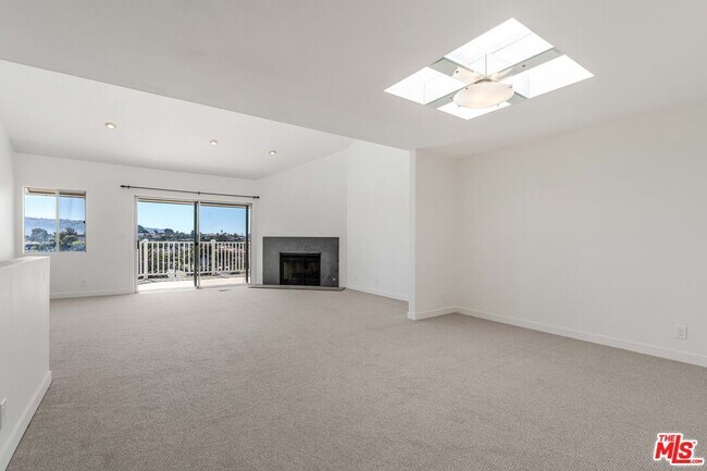 Building Photo - 225 S Lucia Ave