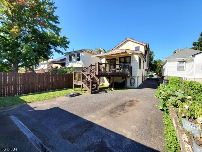 Building Photo - 47 Hackensack Ave