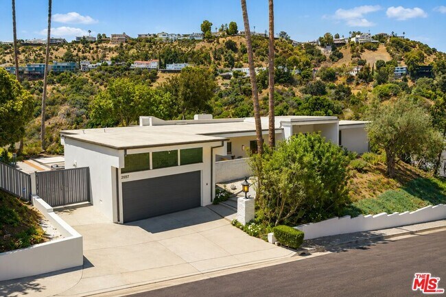 Building Photo - 2657 Zorada Dr