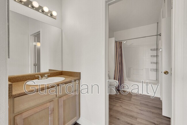 Building Photo - 8250 N Grand Canyon Dr