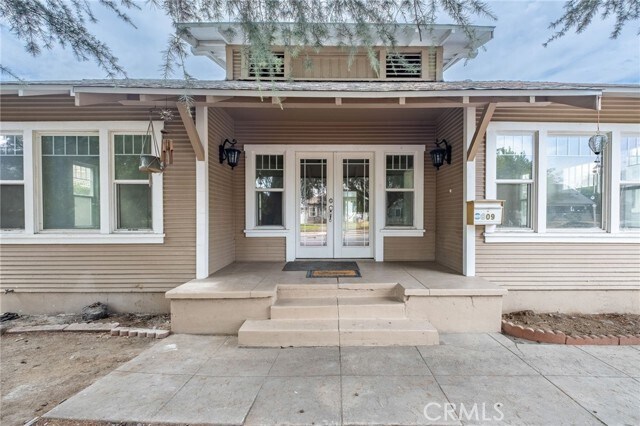Building Photo - 809 E Colton Ave