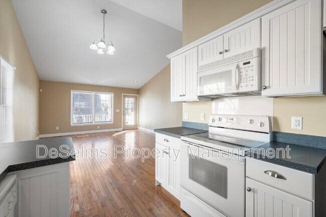 Building Photo - 508 S 12th St