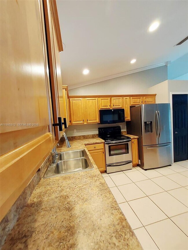 Building Photo - 4031 Santa Barbara Dr