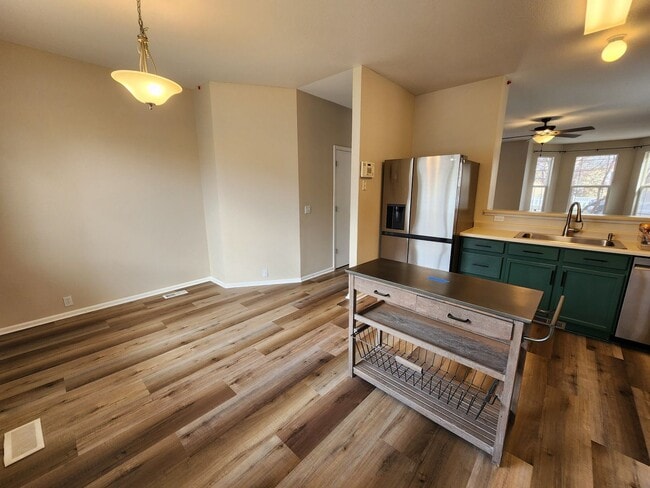 Building Photo - 3 Bed 3 bath house in 80910!