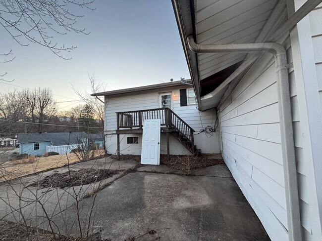 Building Photo - Spacious 4 Bedroom/ 2 Bath Home for Rent !