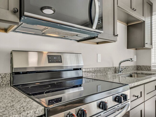 Building Photo - Oak Ridge 37830 - 3 bedroom 2 bath duplex ...