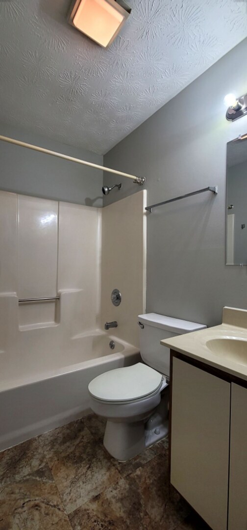 Building Photo - Cozy 2 bed 1.5 Bath Condo With Car Port