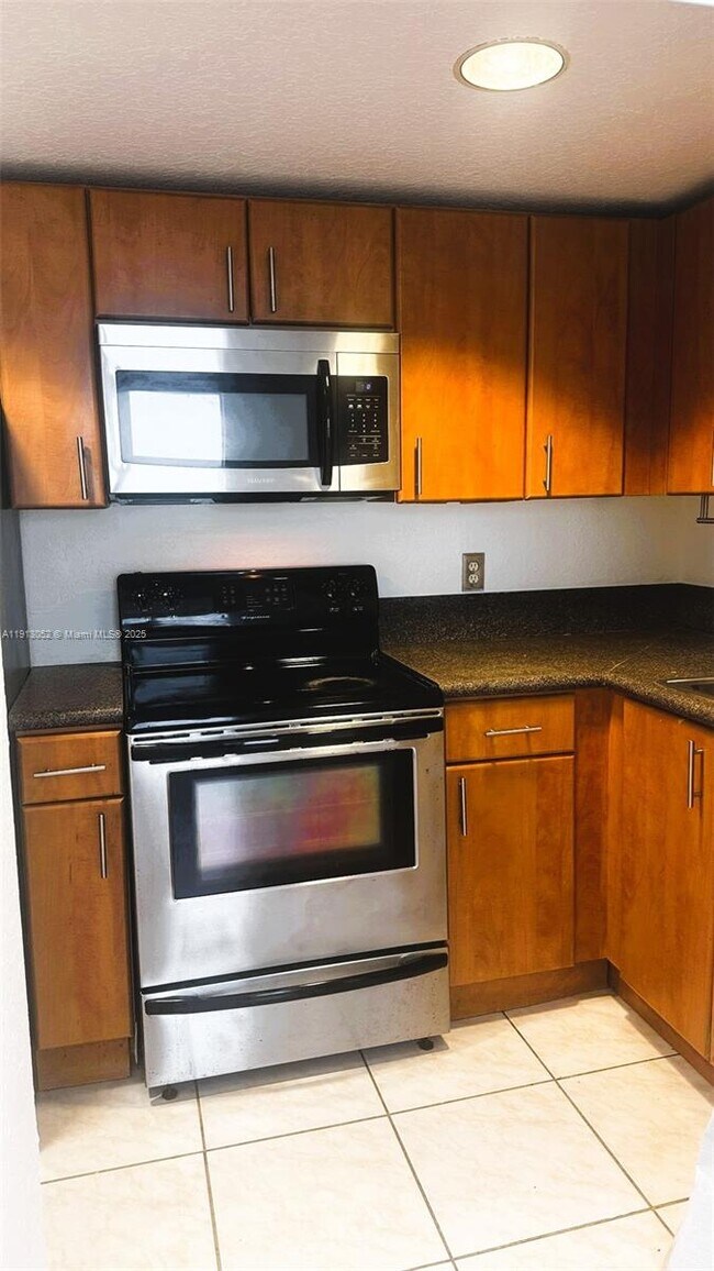 Building Photo - 7326 Collins Ave