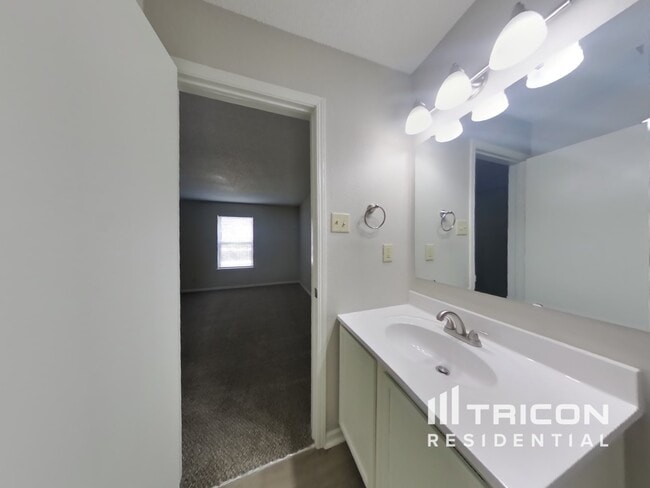 Building Photo - 2840 Redland Ln