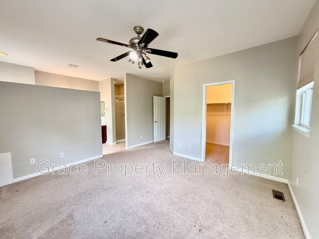 Building Photo - 624 Hayloft Way