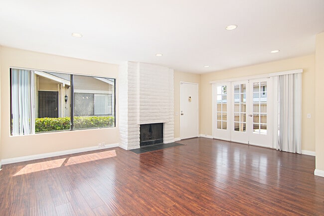 Building Photo - 3987 Camino Lindo