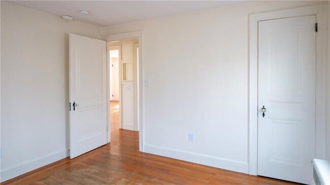 Building Photo - 118 Ruggles Ave