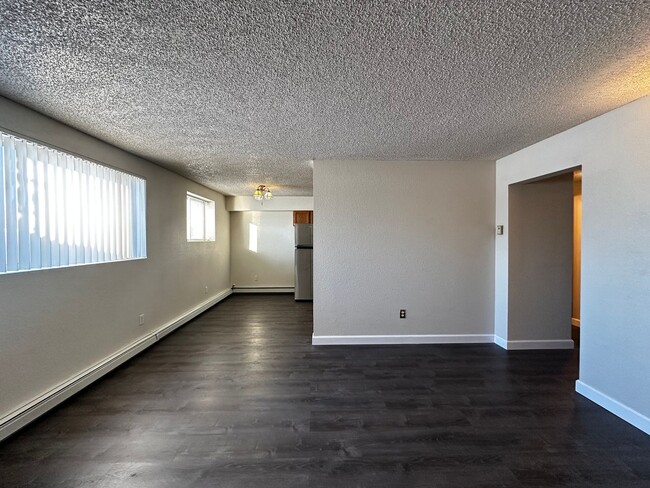 Building Photo - Updated 2bed/1bath Condo at Castle Place