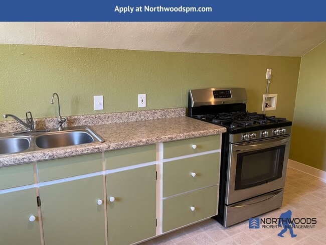 Building Photo - Very Cute 1 bed 1 bath upstairs unit, with...