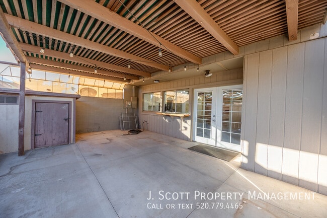 Building Photo - 1618 E Dunbar Dr