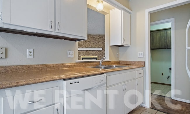Building Photo - 6415 N Peniel Ave