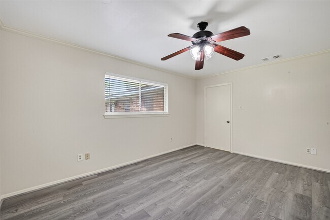 Building Photo - 9667 Meadowvale Dr