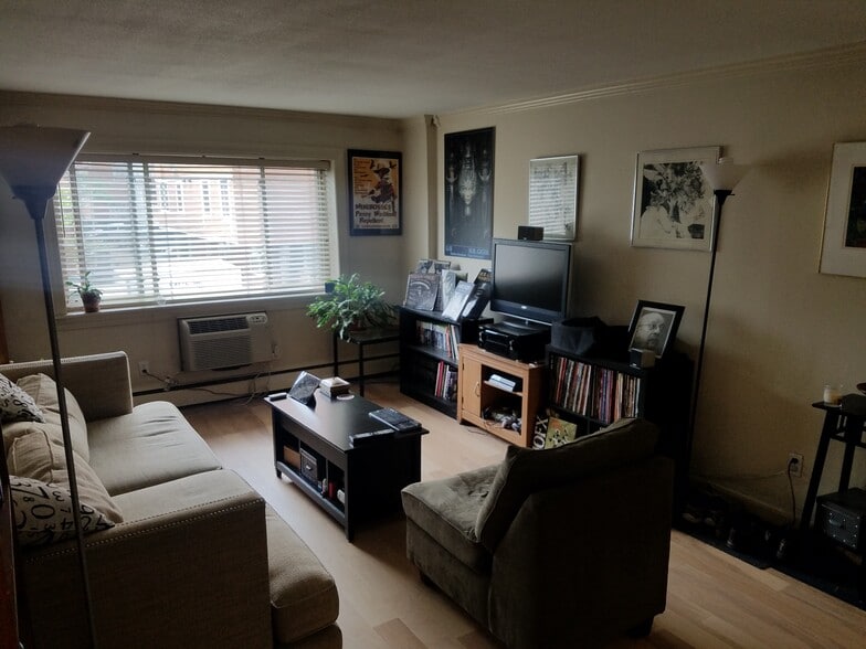 Living room - 329 Harvard St