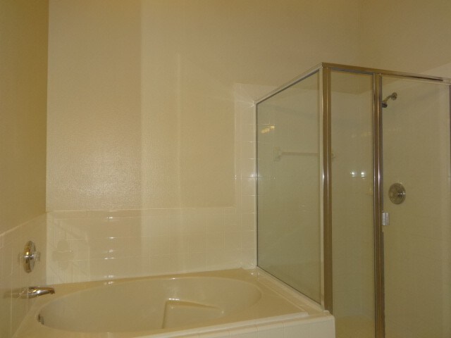 Building Photo - 1040 Pineview Ct