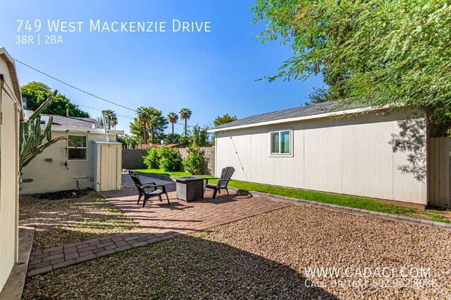 Building Photo - 749 W MacKenzie Dr