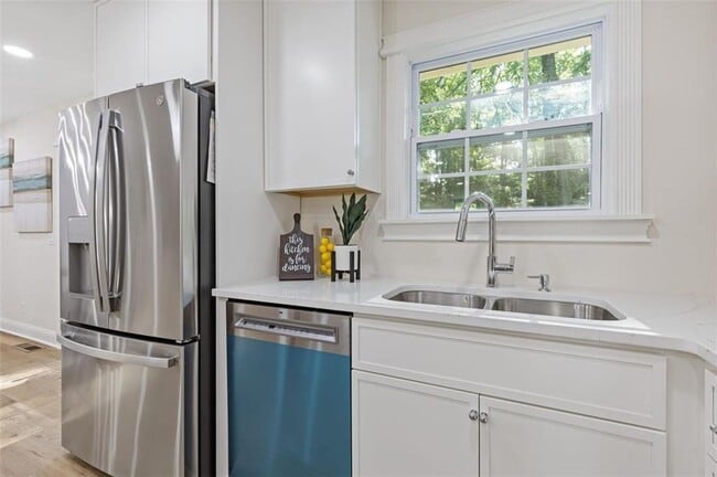 Building Photo - 2856 Bay Leaf Dr SE