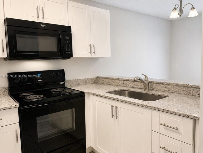 Building Photo - 9221 SW 138th Pl