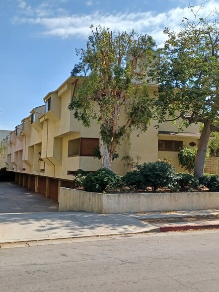 Primary Photo - 276 E Bellevue Dr