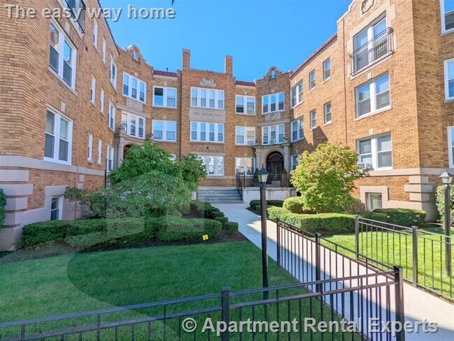 Building Photo - 170 Maple St