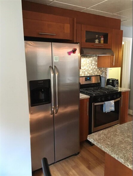 Building Photo - 77 Lyman Ave