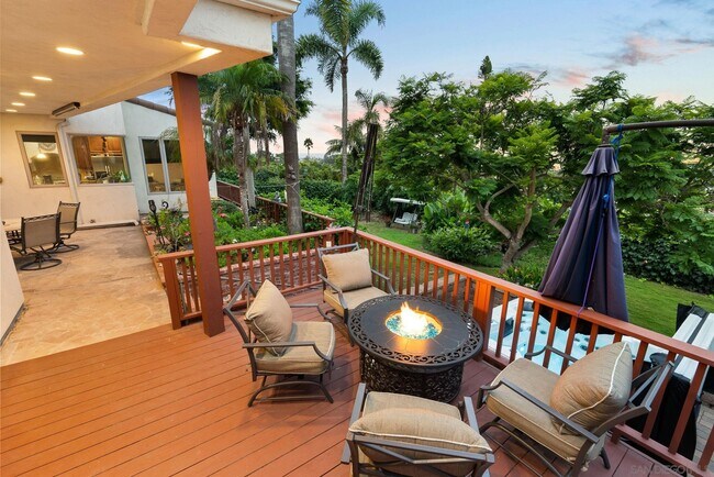 Building Photo - 701 N Granados Ave