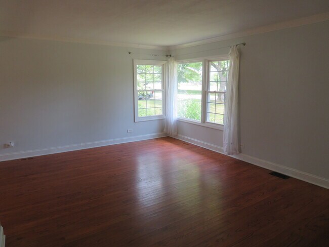 Building Photo - 932 Brantwood Ave