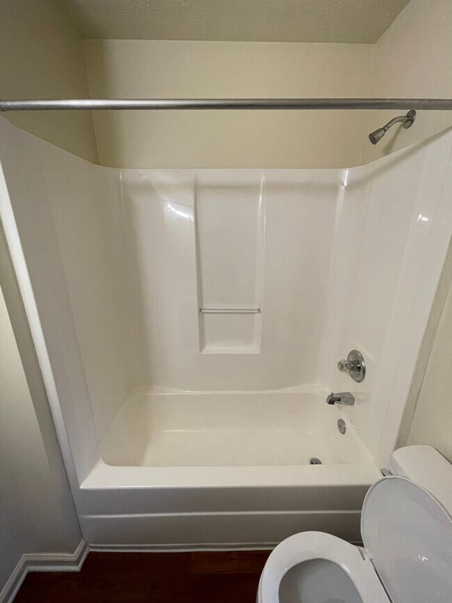 Building Photo - 13 Woodcreek Way SW