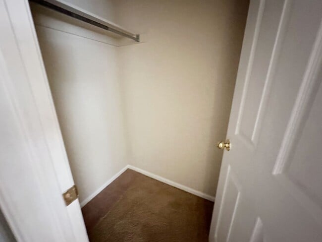 Building Photo - Bright, Spacious 2-Bedroom Home in Aurora with Room to Grow