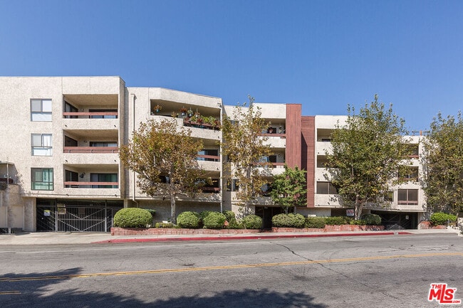 Building Photo - 1037 N Vista St